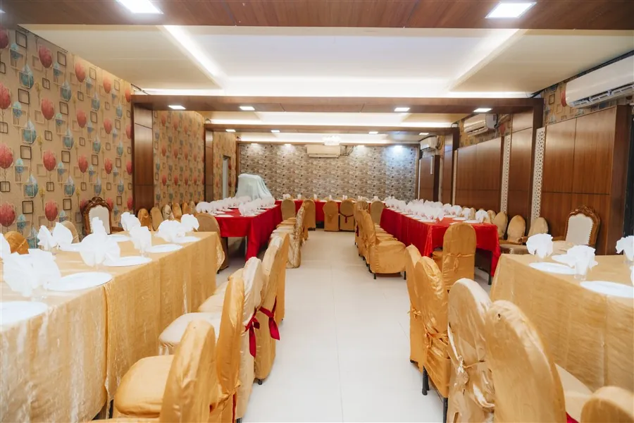 Rows of tables with gold cloths and chair covers